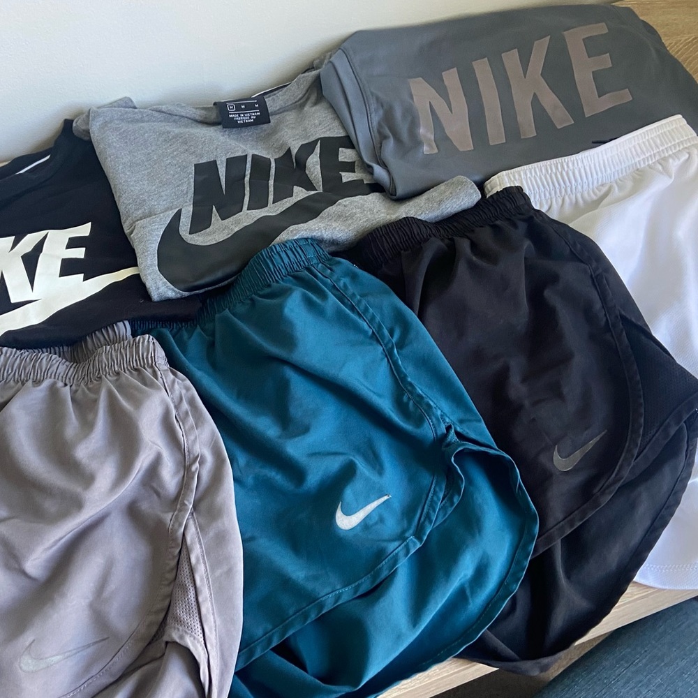 HUGE SIZE MEDIUM NIKE BUNDLE!!